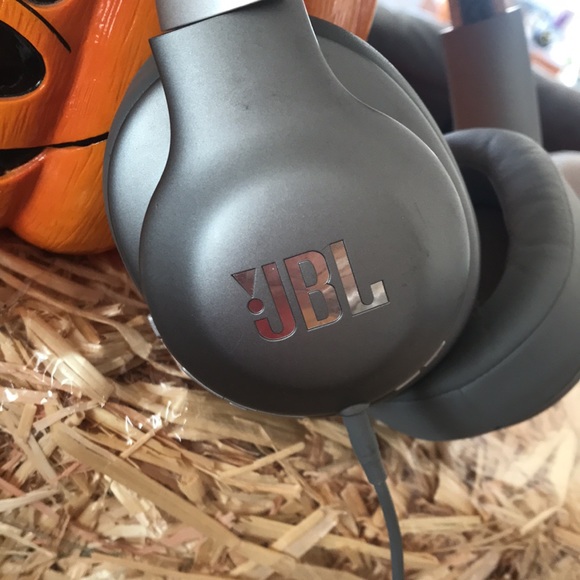 JBL Bluetooth headphones - Picture 4 of 15